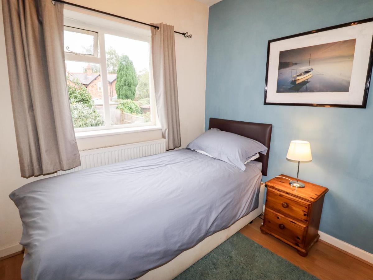 The Hawthorns Villa Chester Exterior photo